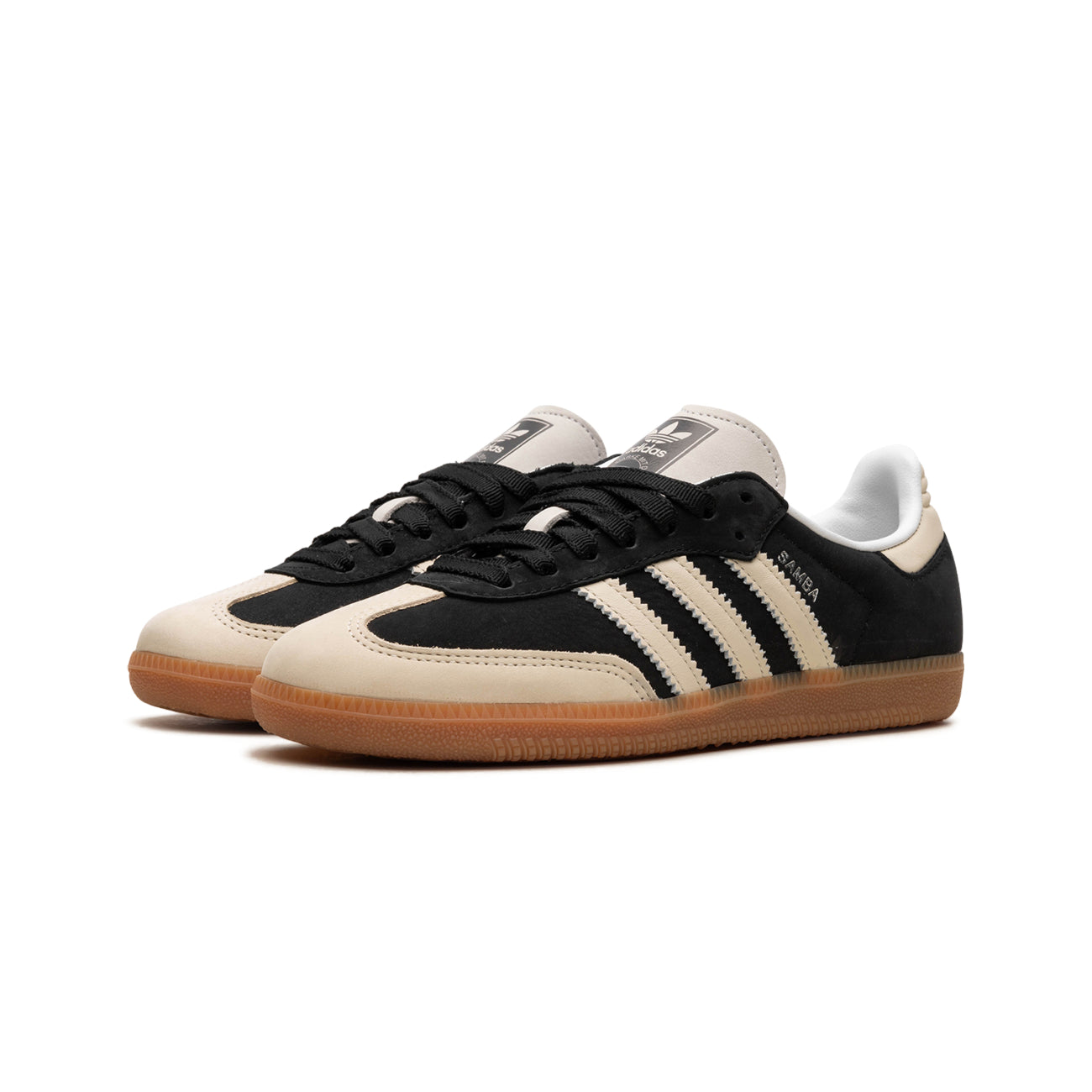 "Core Black / Wonder White"