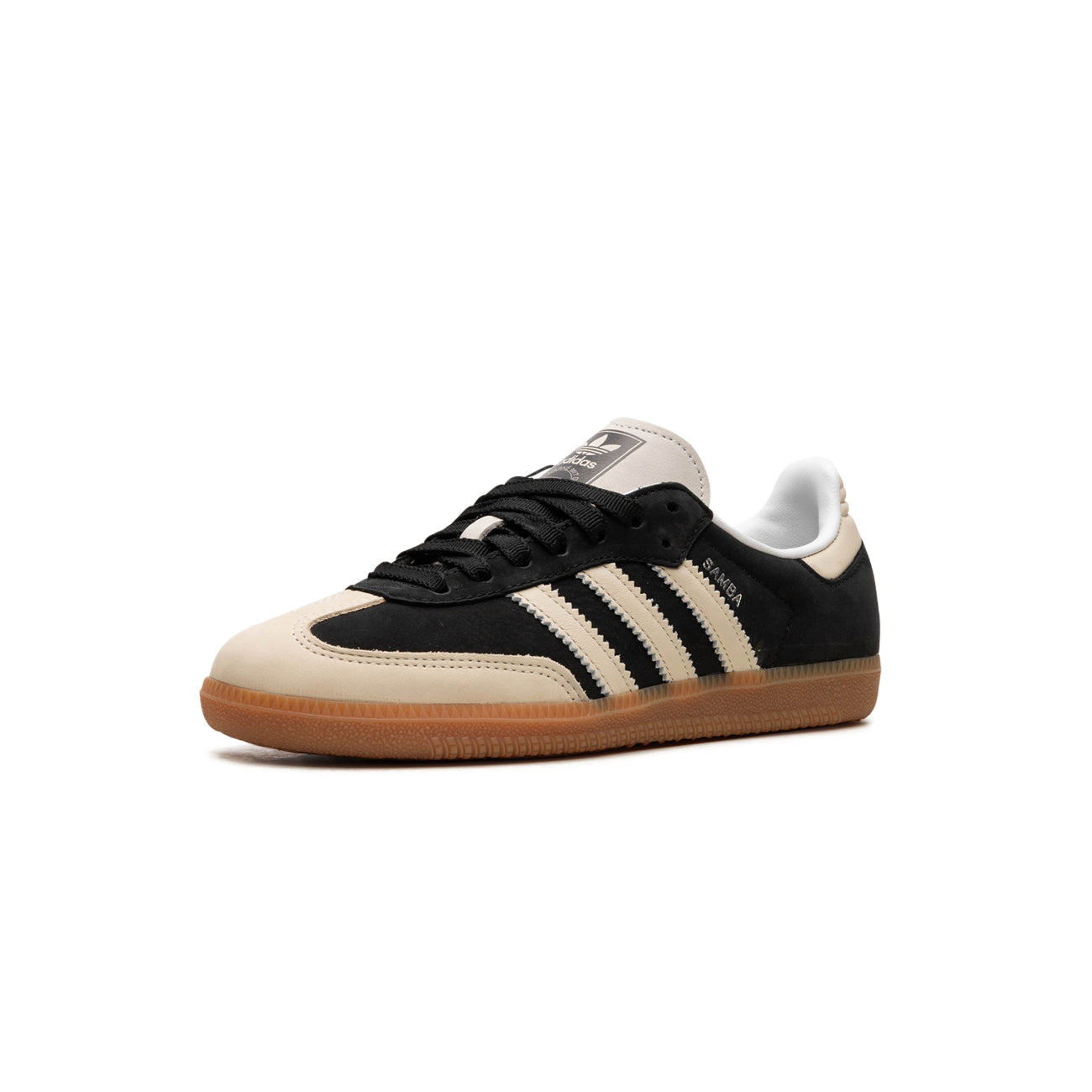 "Core Black / Wonder White"