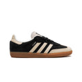 "Core Black / Wonder White"